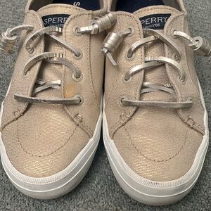 Lightly worn gold/champagne coloring very comfortable